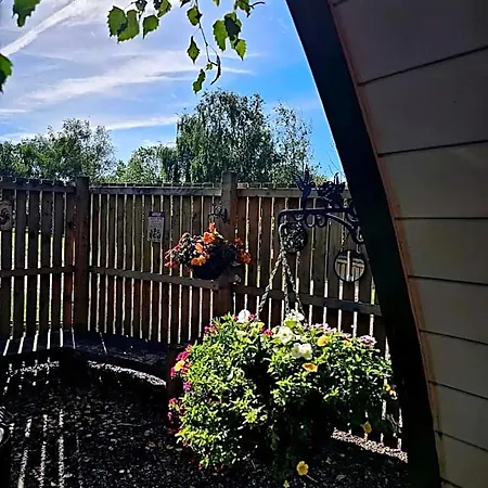 The Forest Pod - Wood Fired Hot Tub And Fire Pit