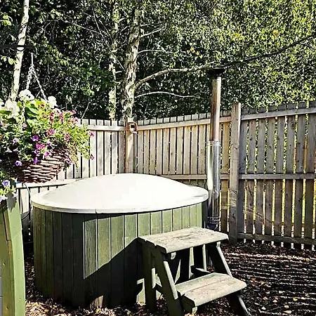 The Forest Pod - Wood Fired Hot Tub And Fire Pit *